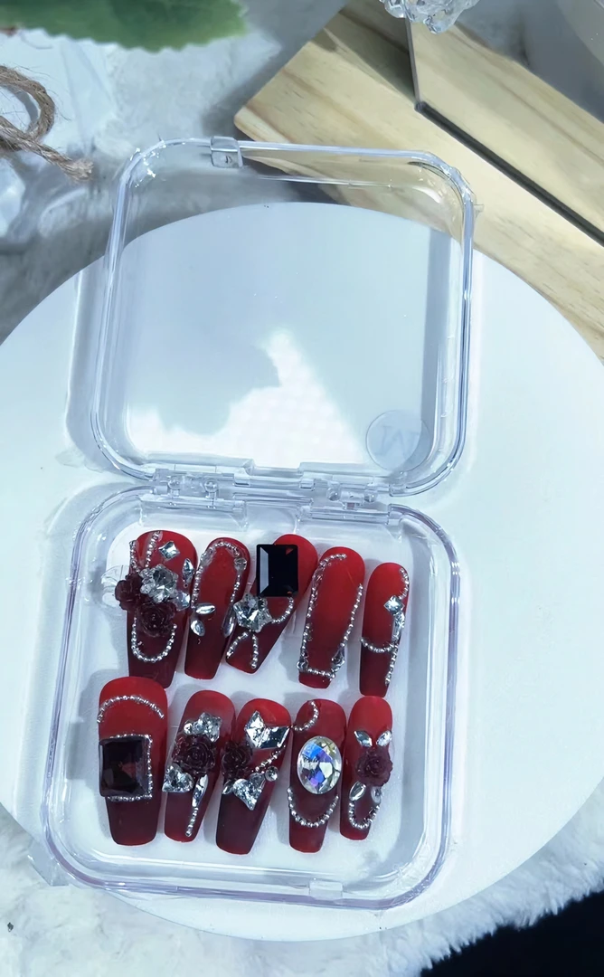 （偏爱）显白纯手工穿戴美甲ins风秋冬可拆卸美甲
