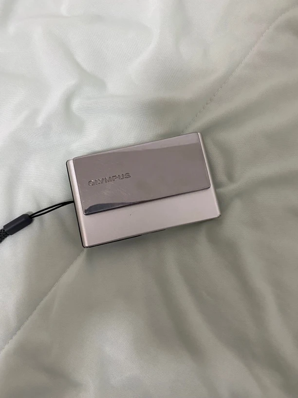 9新 Olympus/奥林巴斯 u1040银色复古式ccd数码相机（电池仓瑕疵）