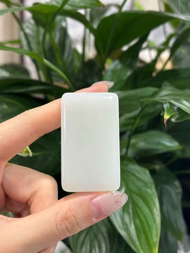 3577 和田玉羊脂白玉无事牌约49.2*29*8.8