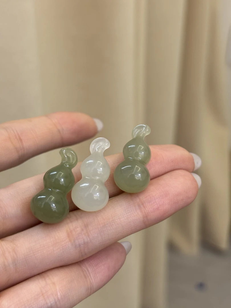 5062 和田玉青海料葫芦吊坠多样性发其一约25*10