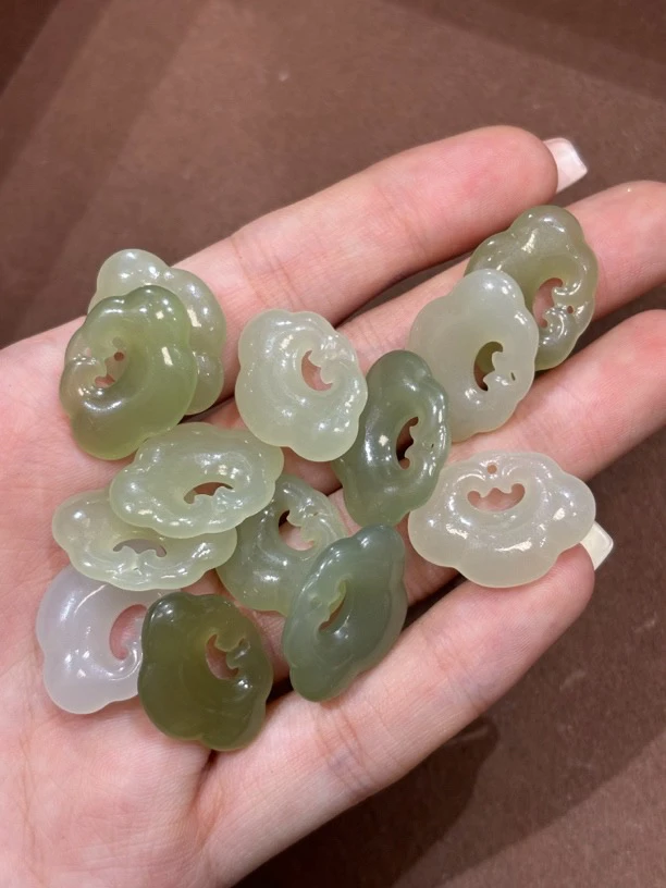 5031 和田玉青海料如意锁 规格约：17*23*5.1 多样性发其一