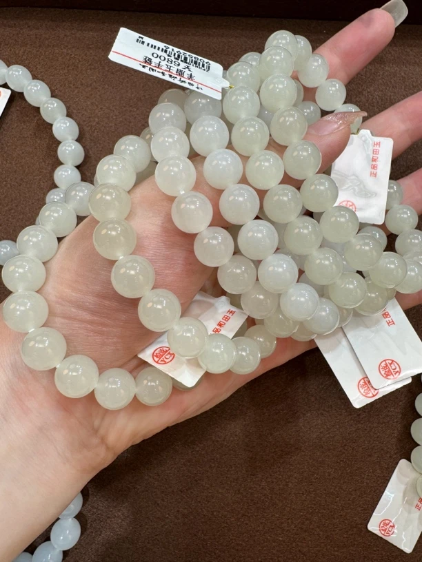 0166和田玉青海料老料羊脂白玉约10mm圆珠单圈手串多样性发其一