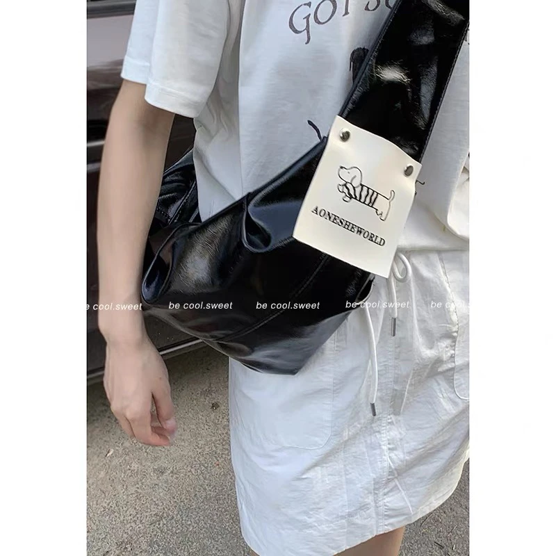 「Ohyoudo」大大牛角包！百搭通勤斜挎包大容量单肩包秋新款饺子包