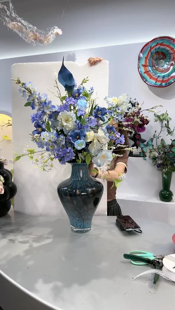 【闪购商品】蓝色系高级定制花束+孔雀蓝大肚花瓶