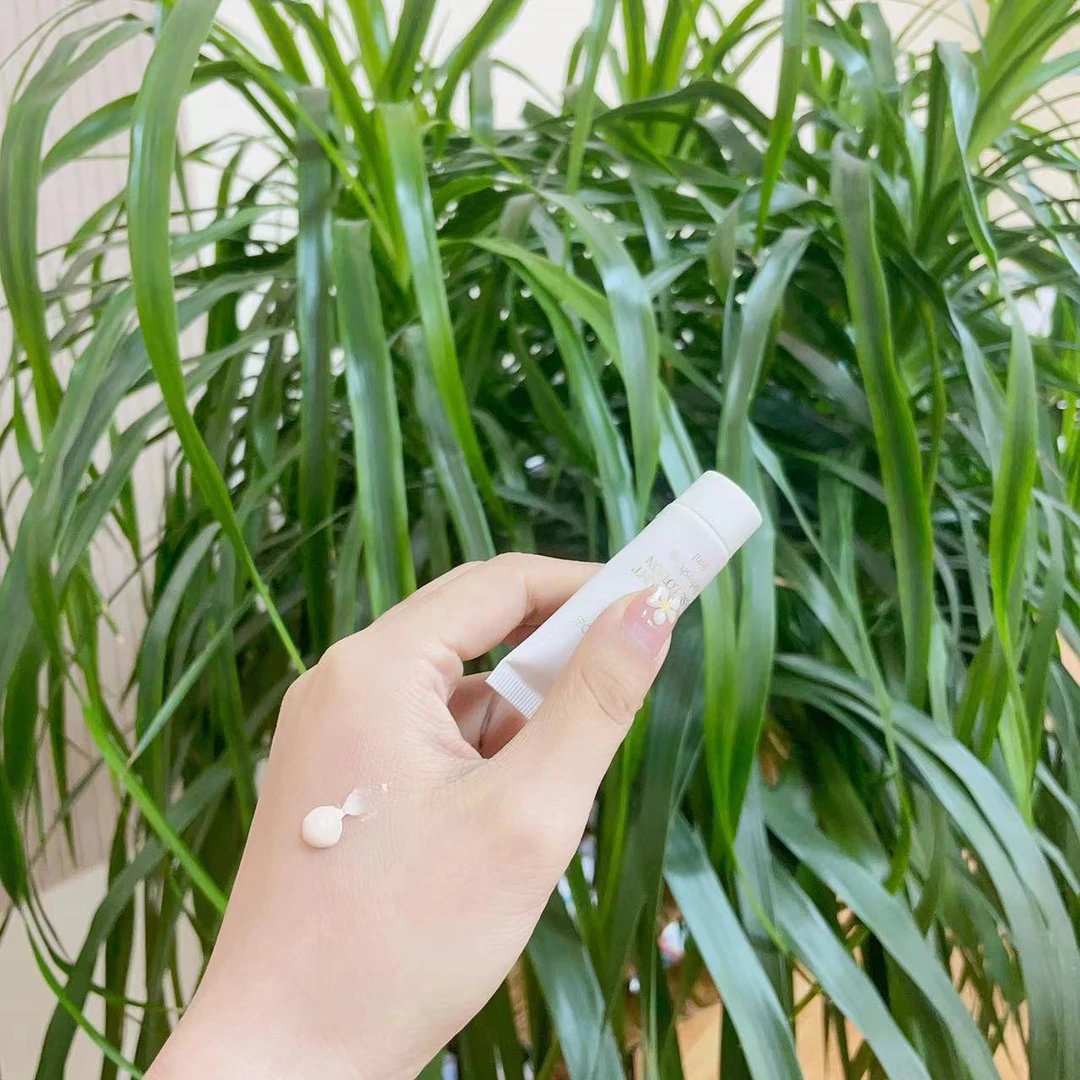 【宠粉！】鲑鱼精华隔离妆前乳隐毛孔控油保湿补水三合一