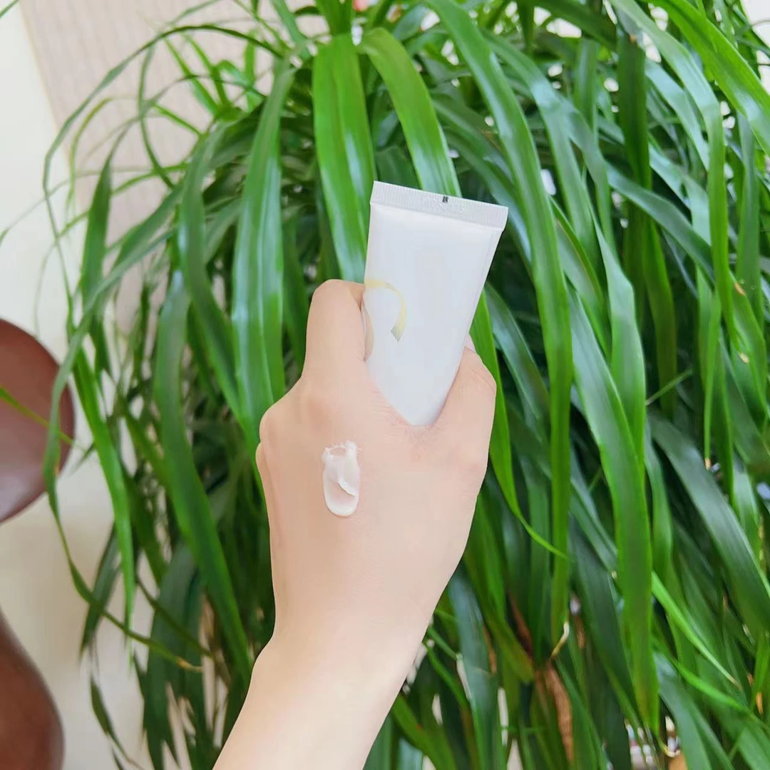 【由宝力荐】来自意大利的焕颜妆前乳！满满的水份感呀