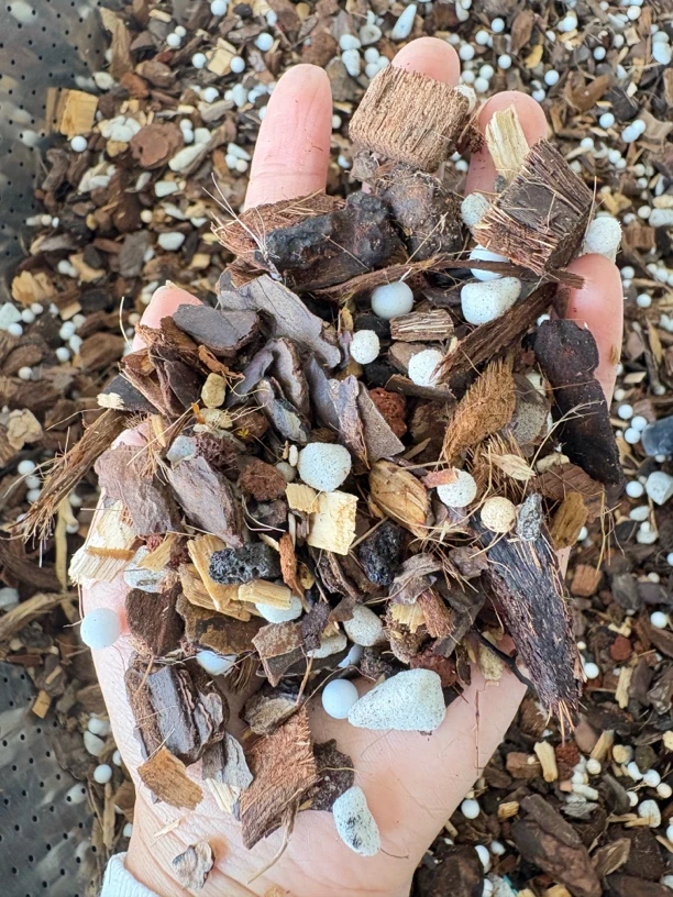 兰花植料三包（每包一公斤多）