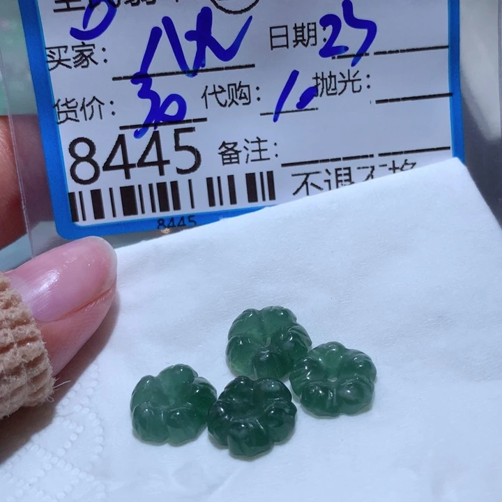 翡翠颈饰未镶嵌?*九