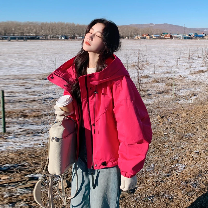 玫红色短款冲锋衣式工装派克羽绒服女冬季美式小个子冲锋衣式外套