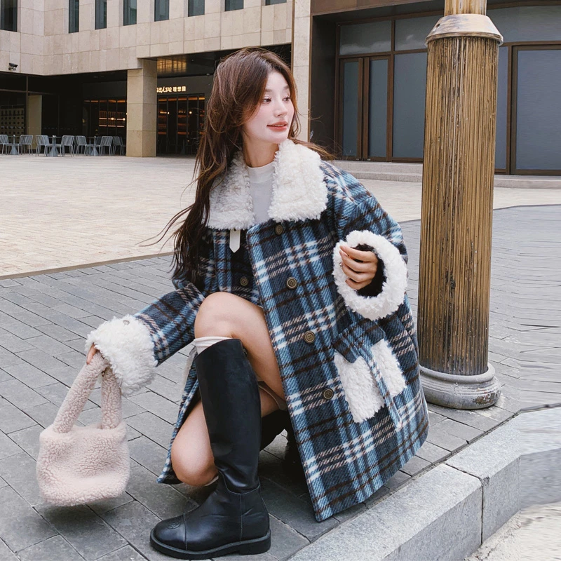 复古格纹毛呢外套2024冬季新款氛围感韩剧女主穿搭羊羔毛领大衣潮