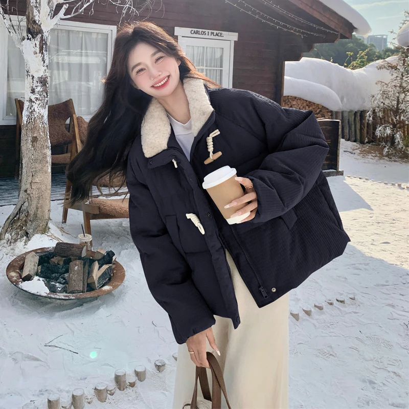 羊羔绒拼接短款羽绒服女冬2024新款韩系小个子90白鸭绒牛角扣外套