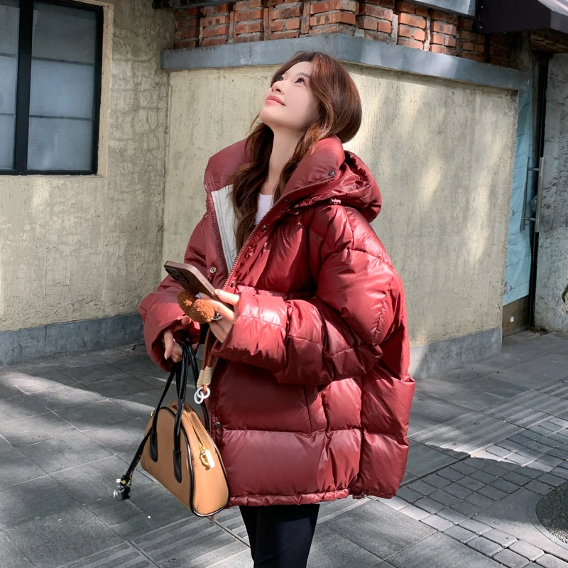 亮面红色羽绒服女2024冬季新款显白韩系休闲慵懒风白鸭绒厚面包服