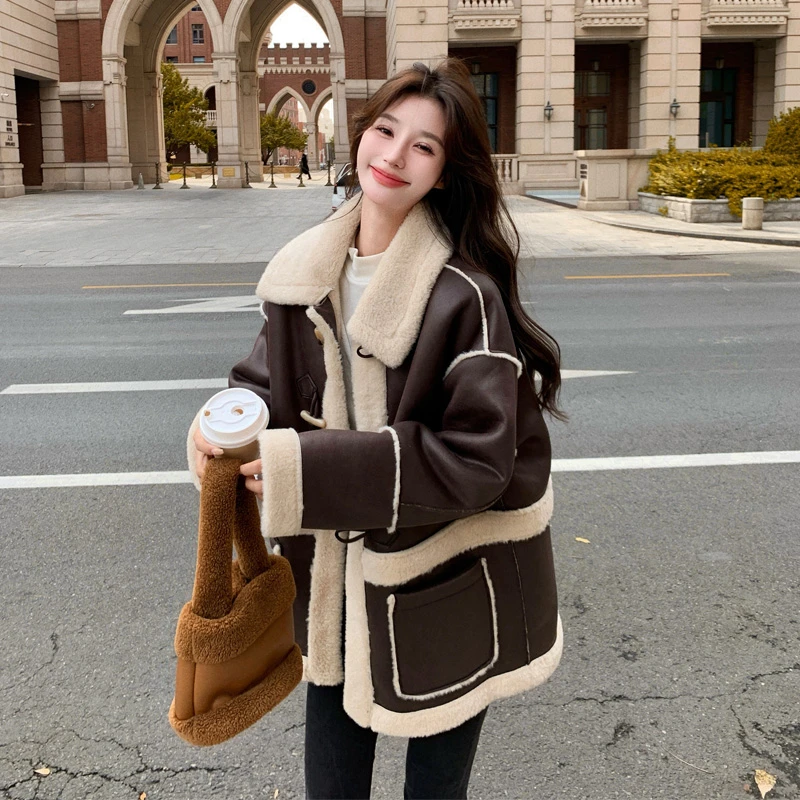 牛角扣皮毛一体外套女2024冬季新款保暖加厚韩系炸街羊羔毛机车服