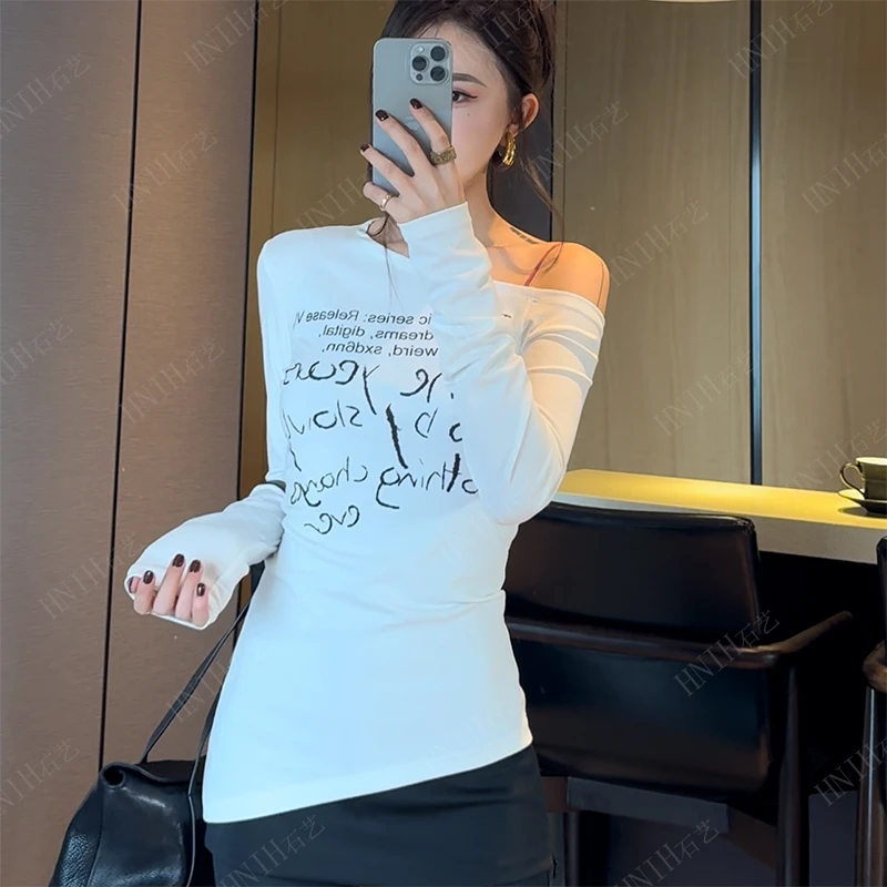 HNIH石艺2024秋季新款印花显瘦露肩中长款80722不规则长袖T恤