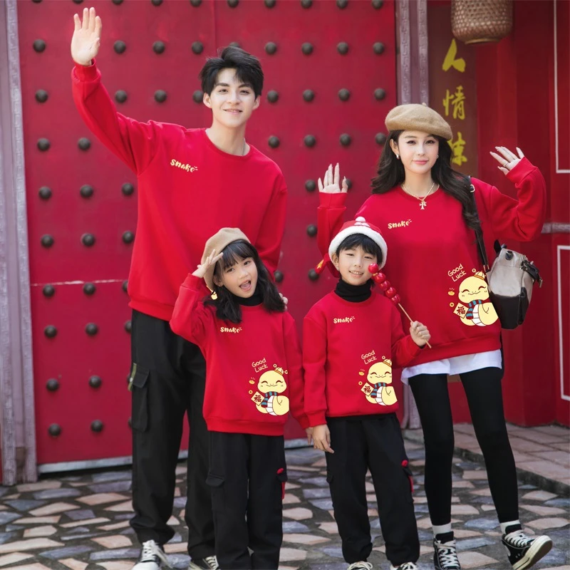 蛇年亲子装2025春节秋冬一家三口喜庆拜年加绒卫衣生肖全家福外套