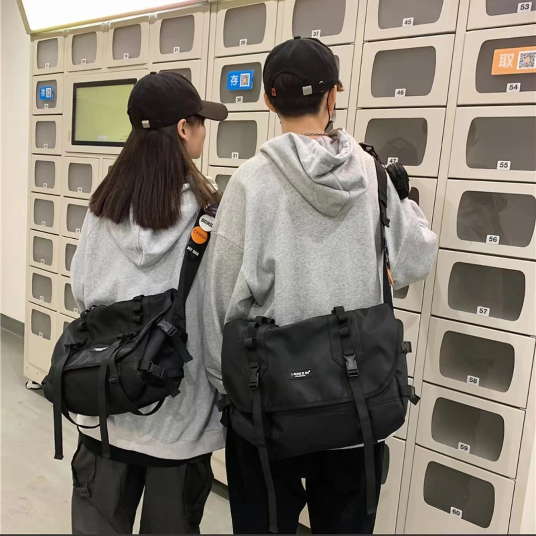 机能风斜挎包男日系潮牌学生大容量邮差包女ins工装包情侣单肩包