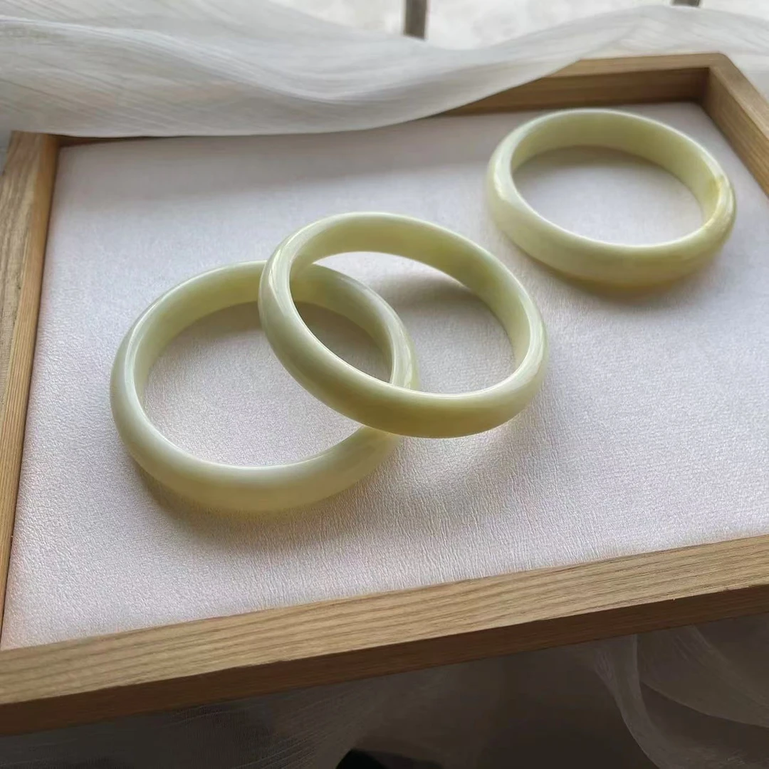 【德哥甄选】--天然黄白 玉手镯一条（多样性发其一）