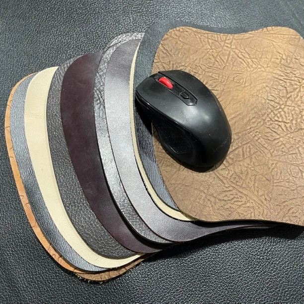 迷你电脑笔记本小鼠标垫真皮头层牛皮不占空间易携带各类颜色压纹