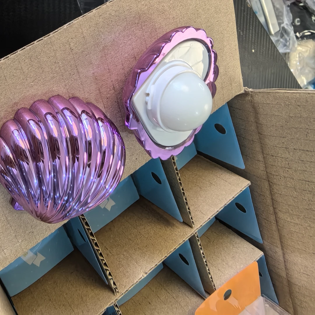 精致    滋润唇膏