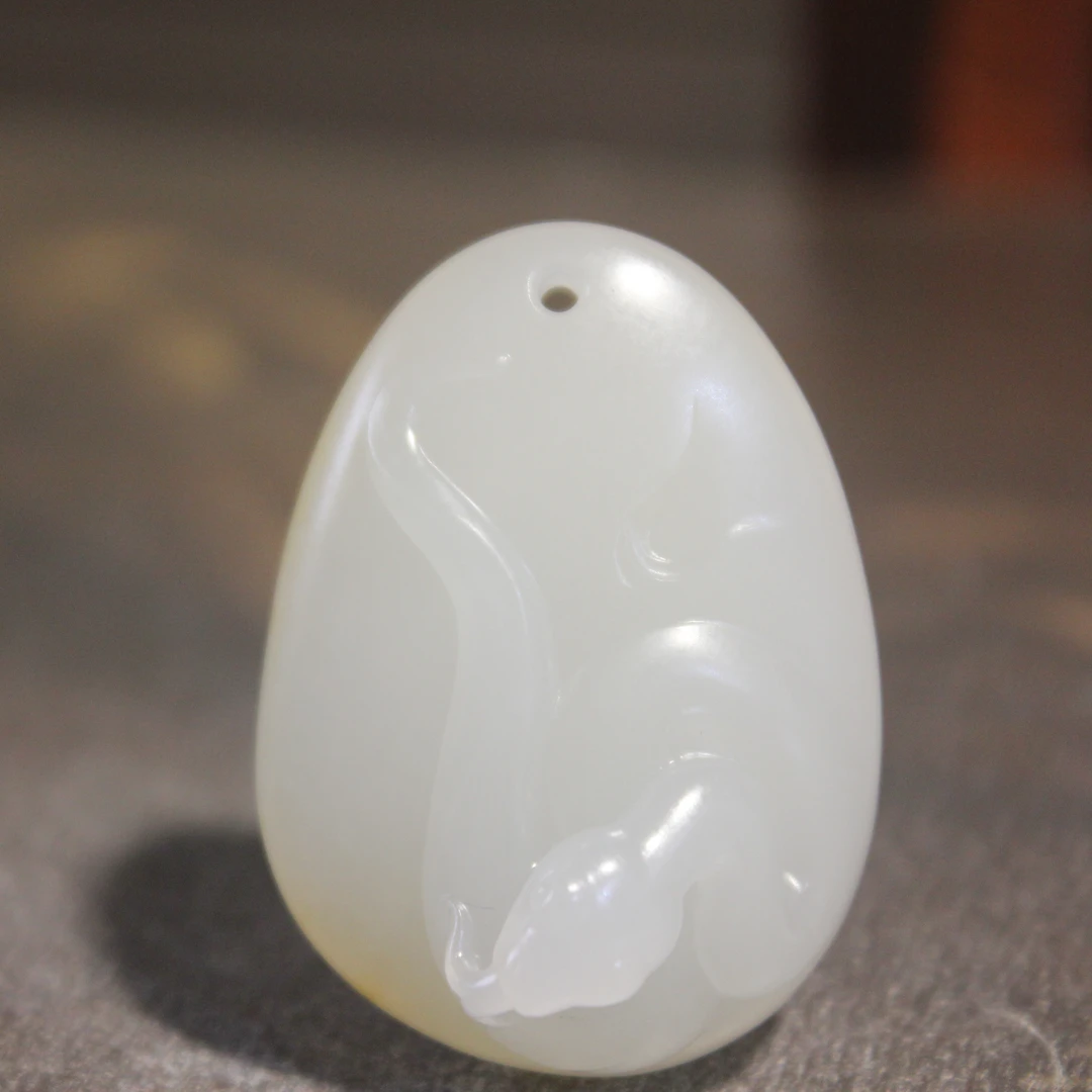 和田玉 生肖蛇 黄白种 油糯白细 细度过灯16克