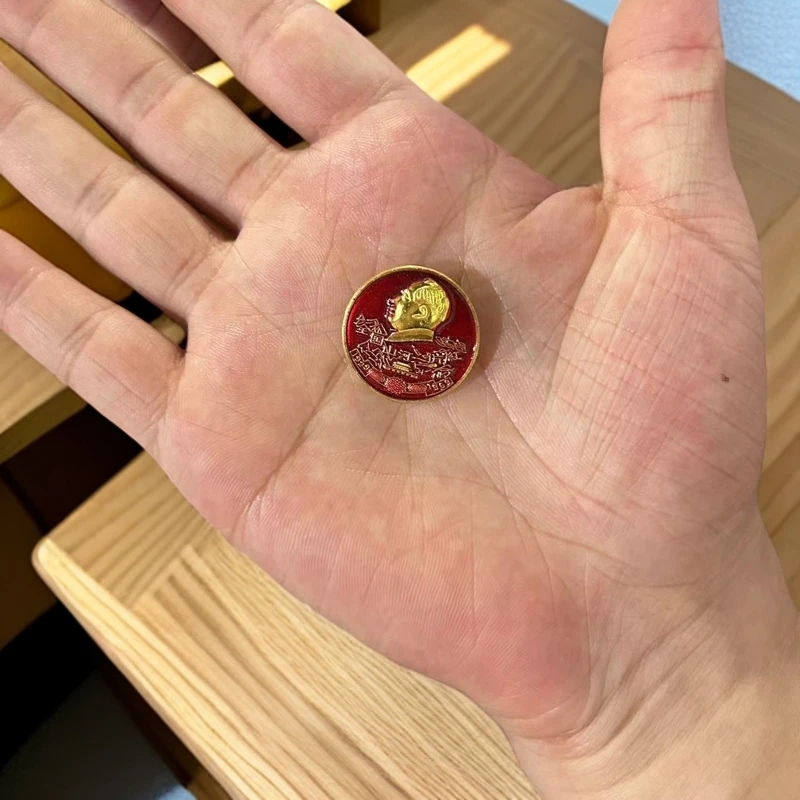 毛主胸针胸章红色圆形金属纪念章