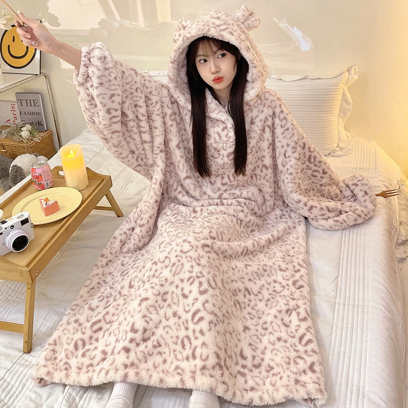 穿到5-15度豹纹长款连帽睡袍冬季新款加绒加厚珊瑚绒家居服