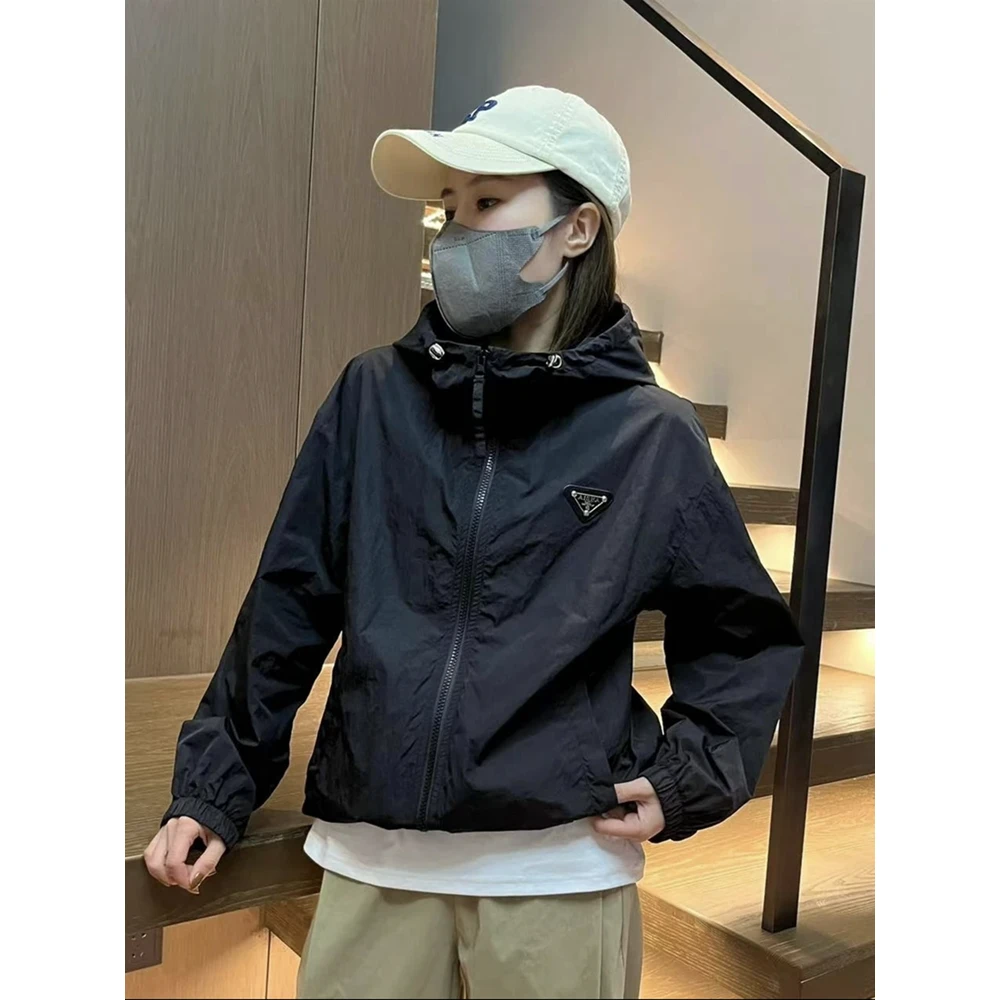 连帽服冲锋衣外套女秋季2025新款小个子宽松薄款运动休闲短款上衣