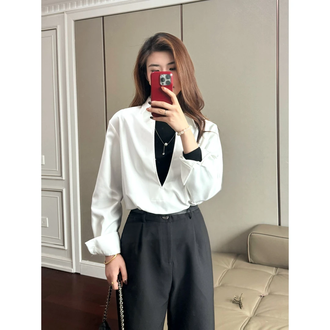 法式时尚轻奢设计感深V造型衬衫