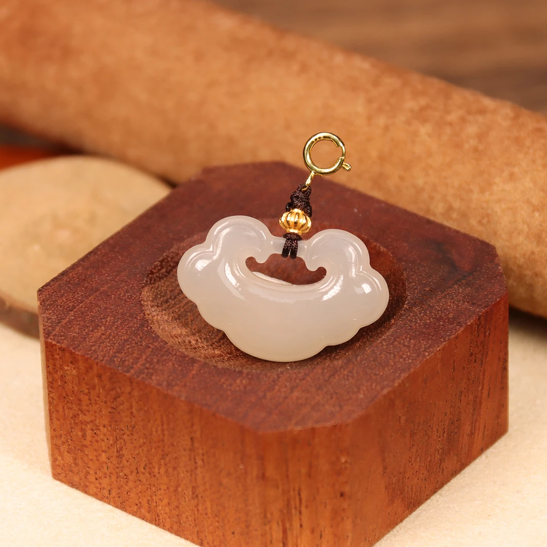 宫象<平安锁·藕粉>藕粉15*23*5mm和田玉吊坠+S925银(多样性发货)