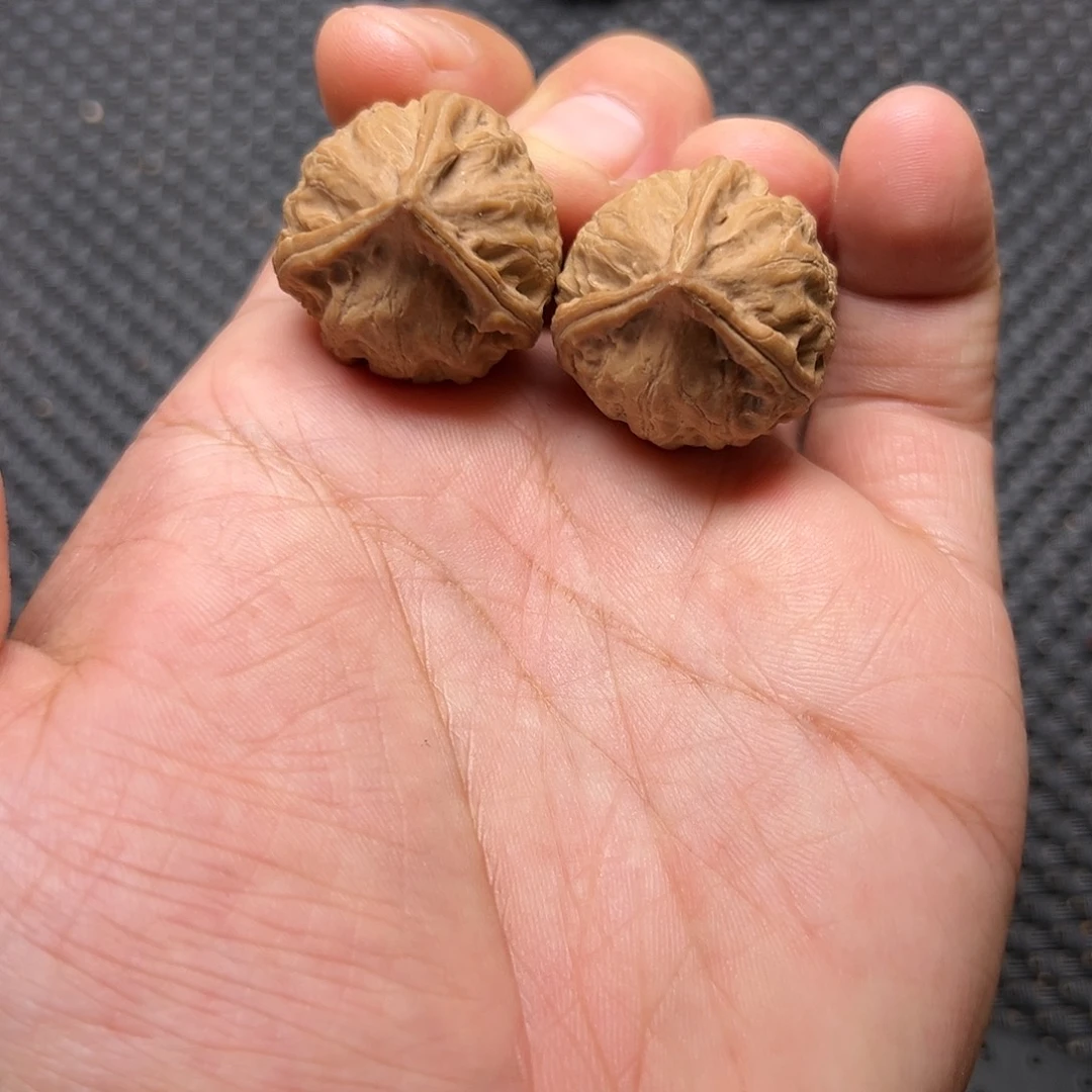 文玩核桃把件三棱