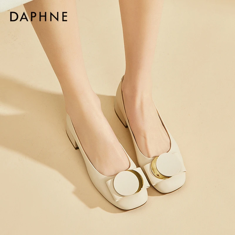 达芙妮时尚粗跟法式玛丽珍温柔软底舒适百搭浅口2025年流行女单鞋