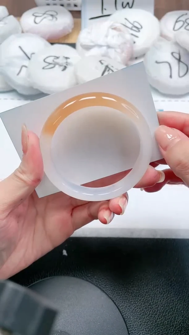 【闪购商品】石英质玉手镯未镶嵌28L 163-55