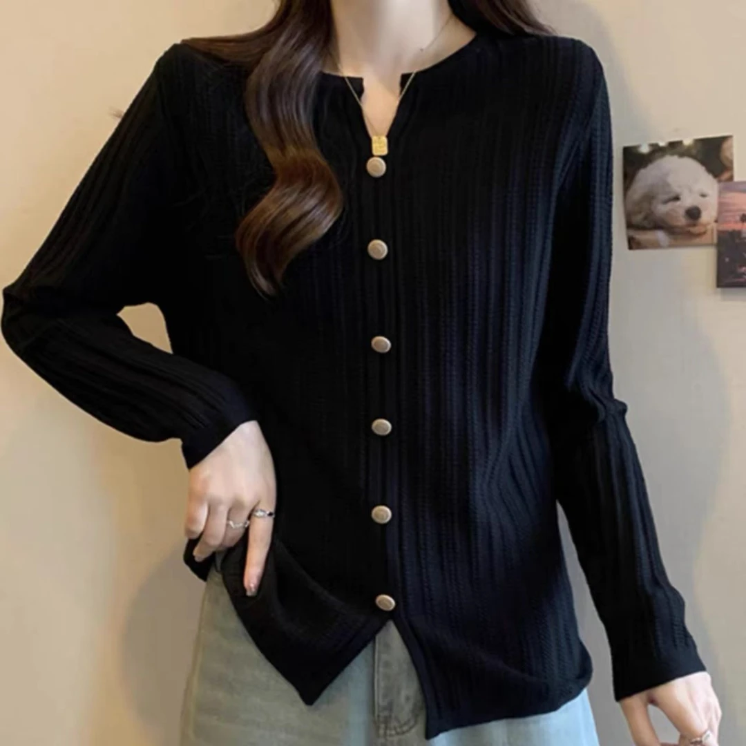 大码女装秋冬纯色纽扣V领气质女长袖针织衫时尚宽松显瘦百搭82313