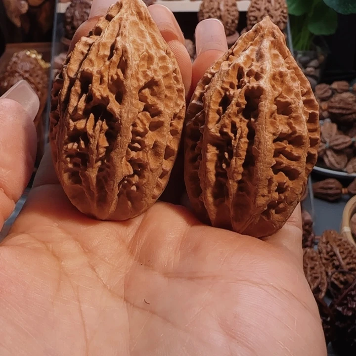 文玩核桃把件塔尖56