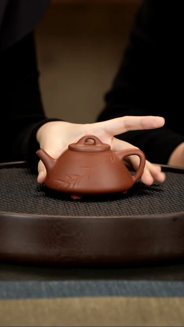 【闪购商品】紫砂茶壶15-5 红皮龙子冶刻竹QG160cc