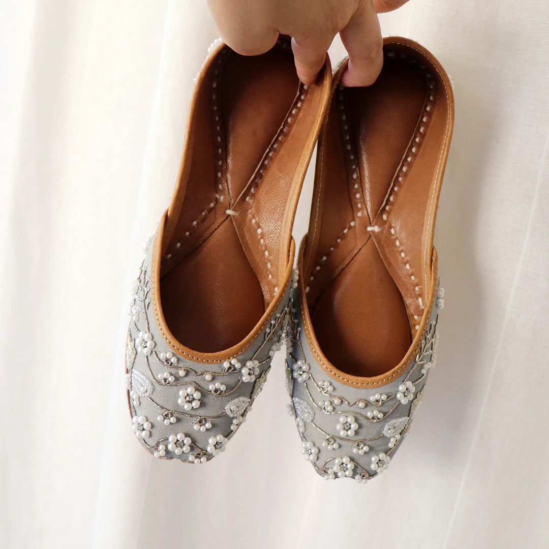 云中花 ｜ 云朵与花儿的散文诗 浅灰色细腻钉珠鞋夏季休闲软底包头