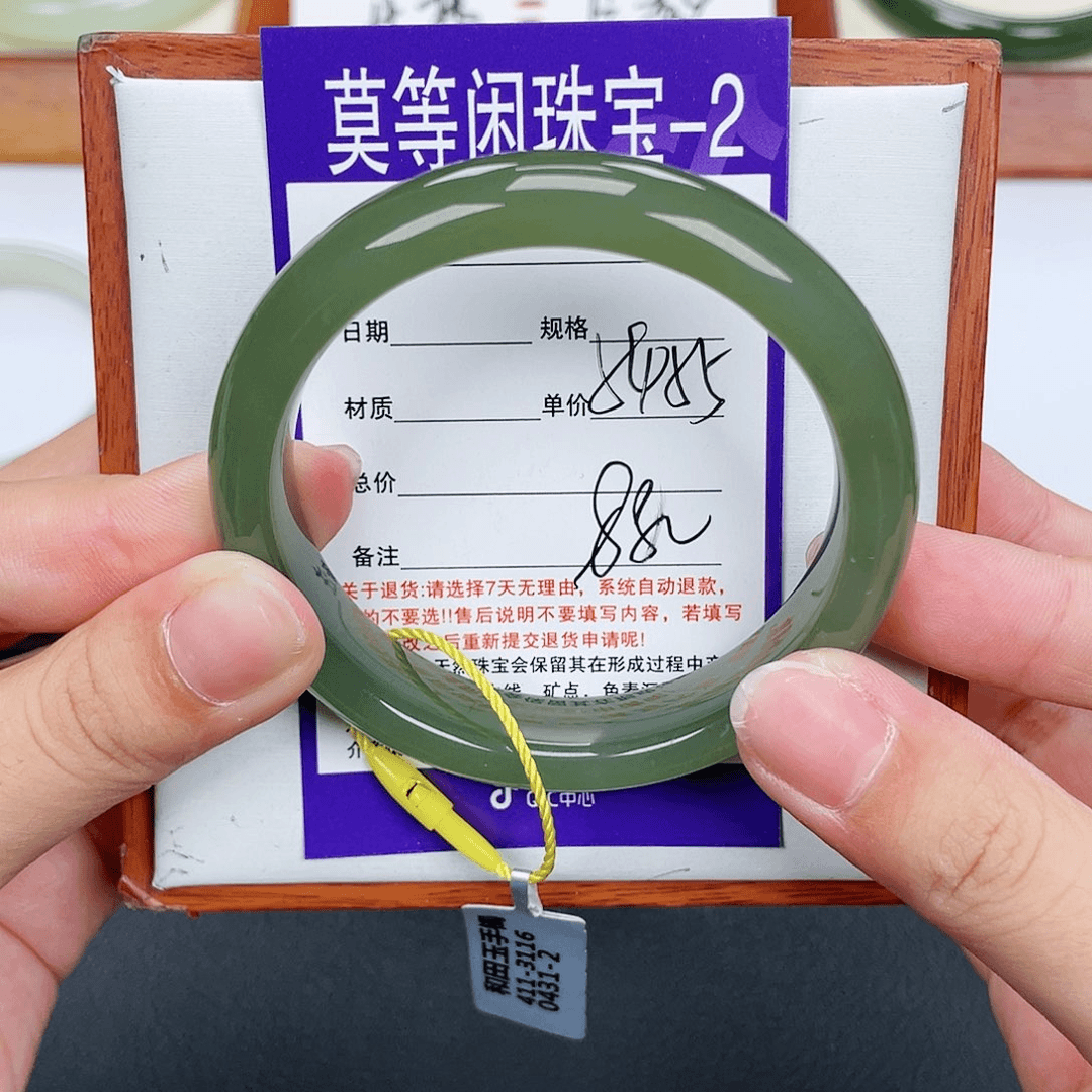 和田玉手镯未镶嵌
