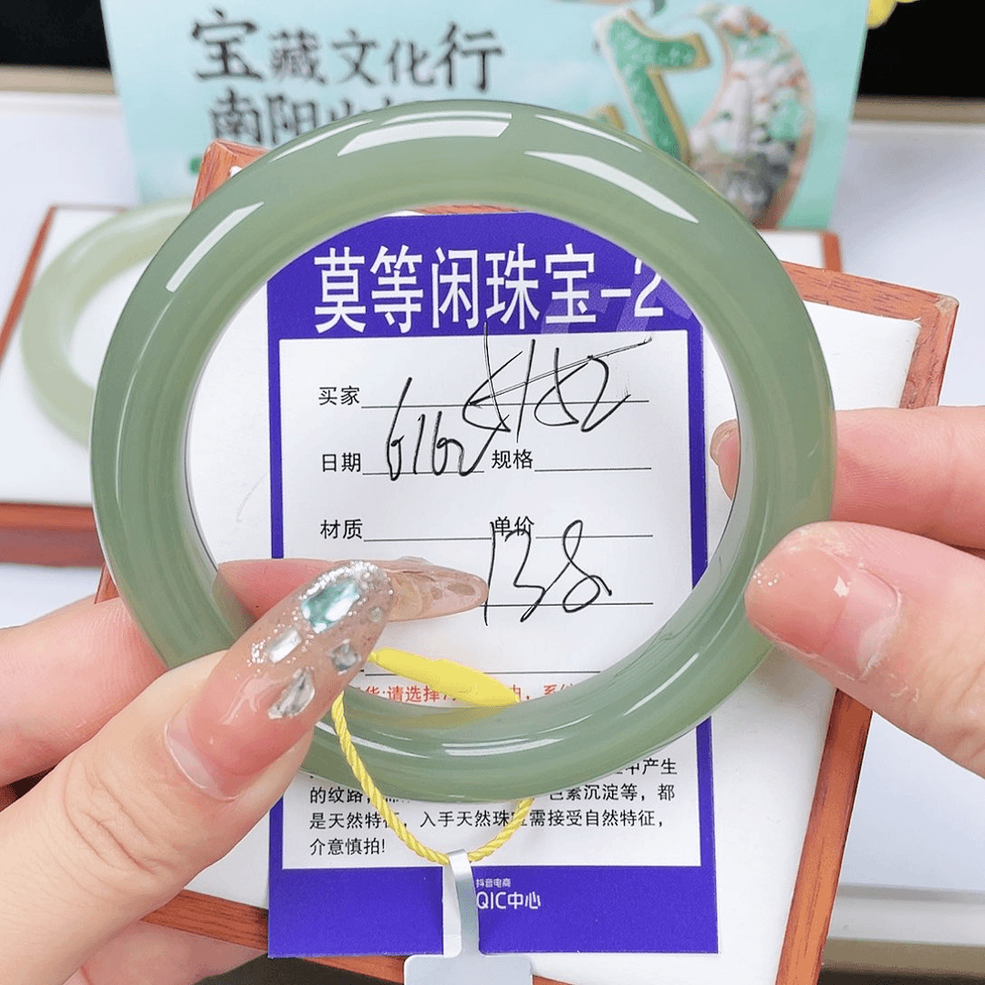 和田玉手镯未镶嵌