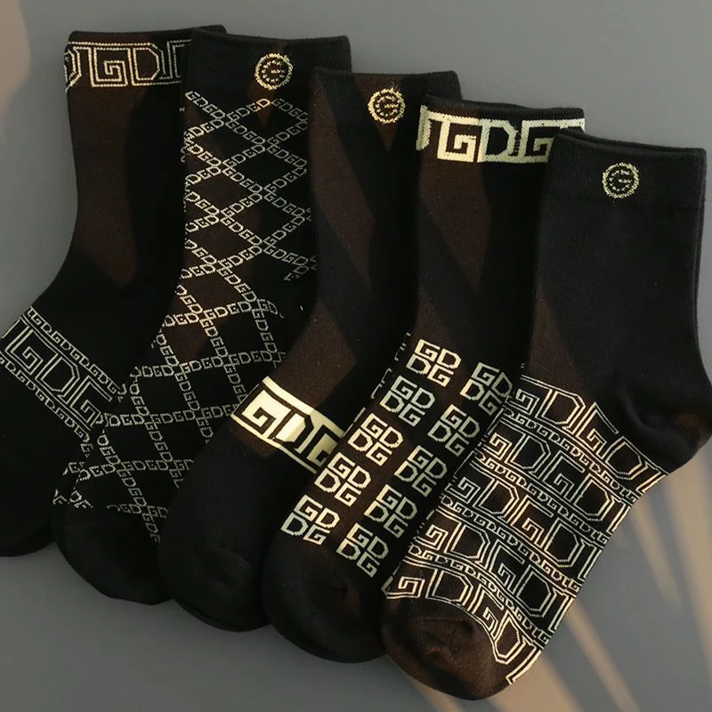 袜子男港澳轻奢中筒潮牌秋冬季ins潮百搭高颜值防臭男款中筒棉袜