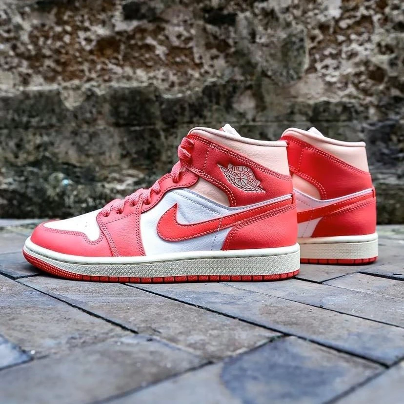 Air Jordan 1 Mid AJ1草莓奶油 女款中帮粉白色篮球鞋 BQ6472-186