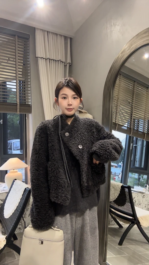 【美子】澳毛绒毛毛外套秋冬季新款时尚显瘦百搭柔软短款单排扣外套