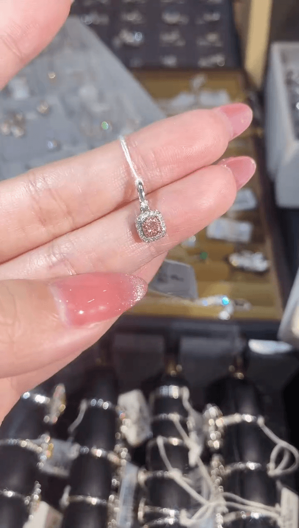 【闪购商品】钻石吊坠18K金镶嵌方糖粉钻吊坠pjy