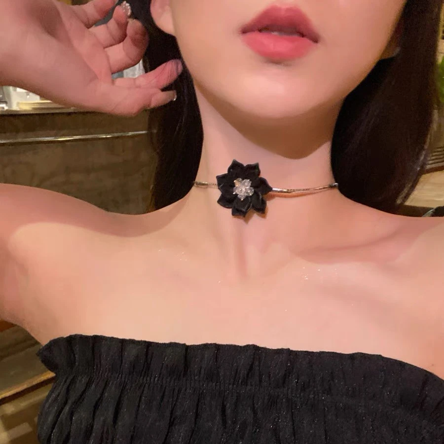 铜合金亚克力项链 水晶黑色花朵choker项圈女高级感锁骨链颈带