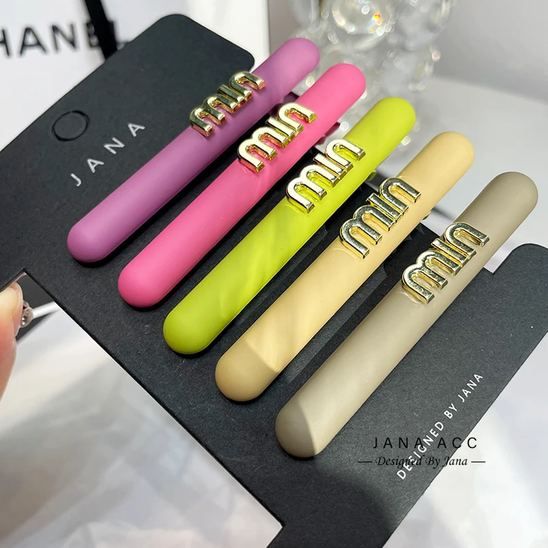 糖果条2023春夏彩色大牌简约字母小发夹刘海碎发边夹鸭嘴夹发饰