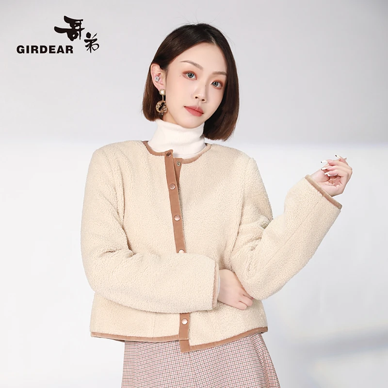 哥弟新款战袍女装秋冬气质防寒保暖摇粒绒短款小香风外套1400512