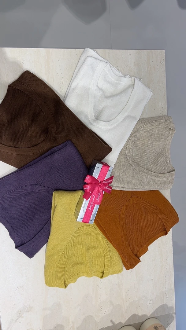 百搭时尚圆领小衫