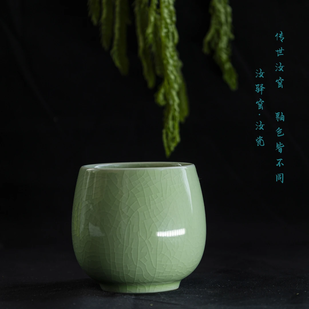 豆绿釉色福满杯汝瓷
