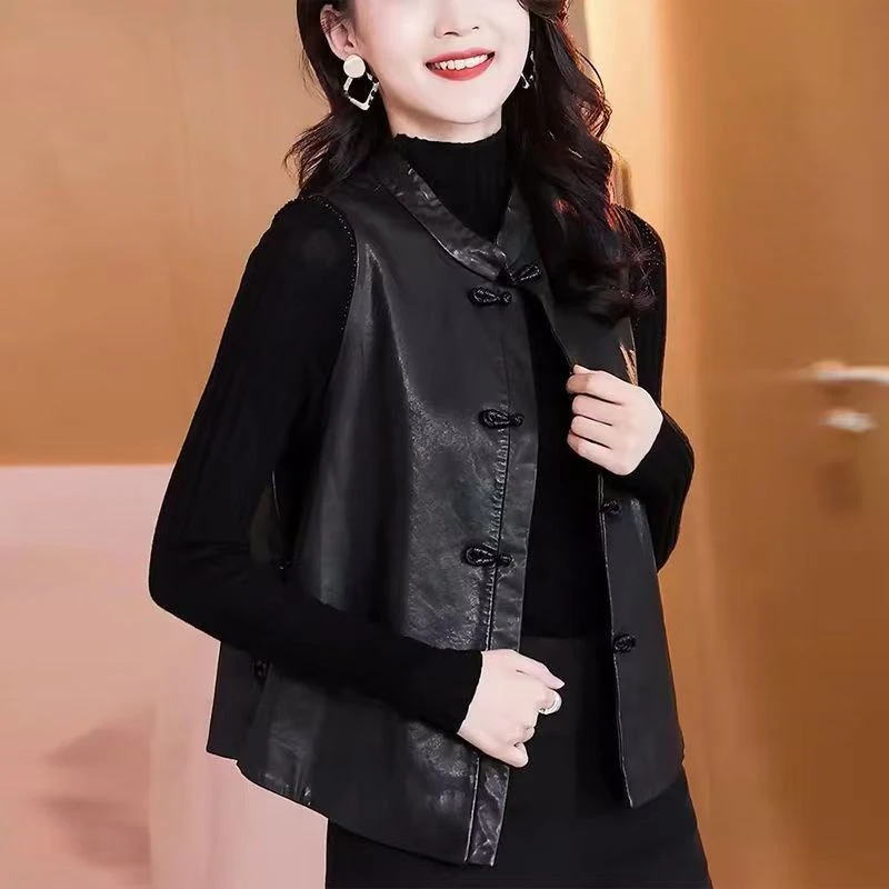 海宁皮衣马甲女2024新款女士背心复古新中式外穿中国风盘扣外套