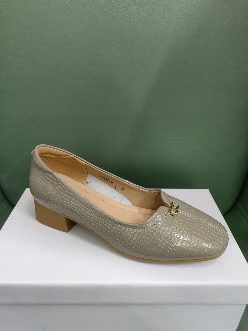 9322新疆包邮新款真皮单鞋舒适时尚粗跟软底低跟百搭气质