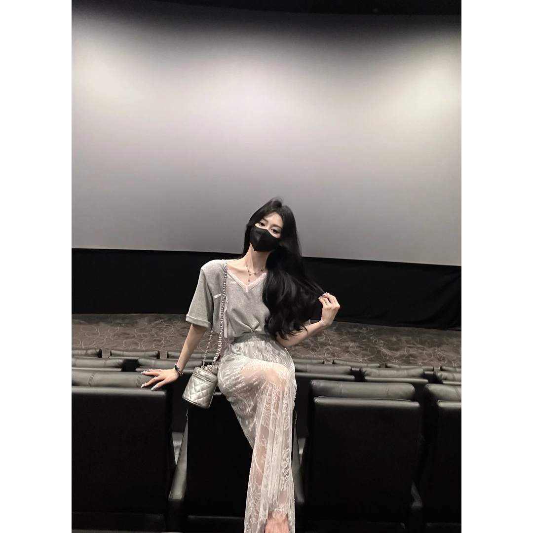 灰色蝴蝶结短袖上衣/灰色拼白色蕾丝套装裙